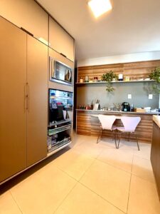 f57b8939-5438-4b1c-9688-9d58b97ec43c